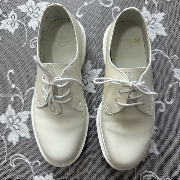 Dr. Martens 1461 Mono Smooth Leather
Oxford Shoes in White Unisex - Picture 3 of 16